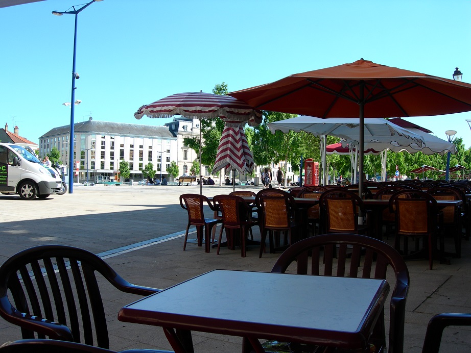 Die grosse Uferpromenade